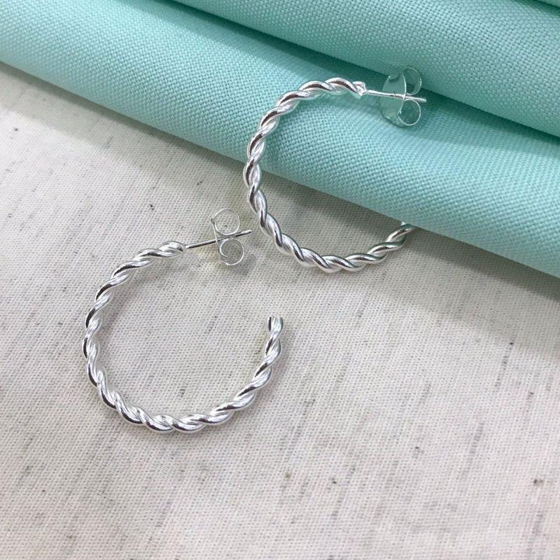 ARGOLA TRANÇADA WIDE BANHADO A PRATA