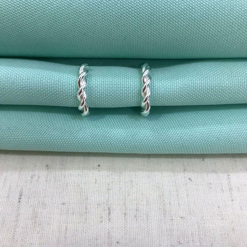 ARGOLINHA TORCIDA BANHADO A PRATA