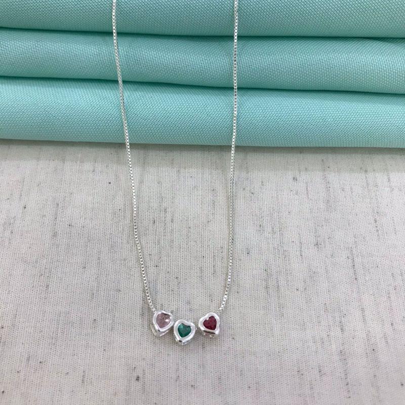 COLAR TRIO DE CORAÇÃO COLOR BANHADO A PRATA