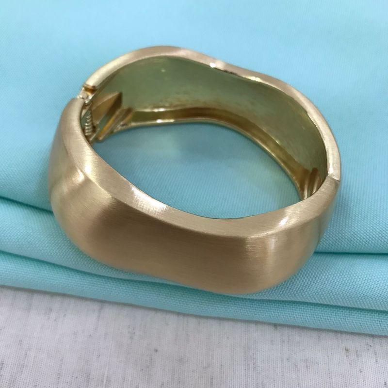 BRACELETE MAXI FOSCO ONDULADO BANHADO A OURO