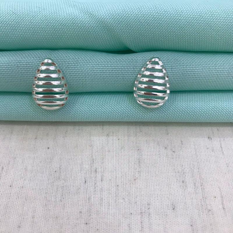 BRINCO FAVO DE MEL BANHADO A PRATA