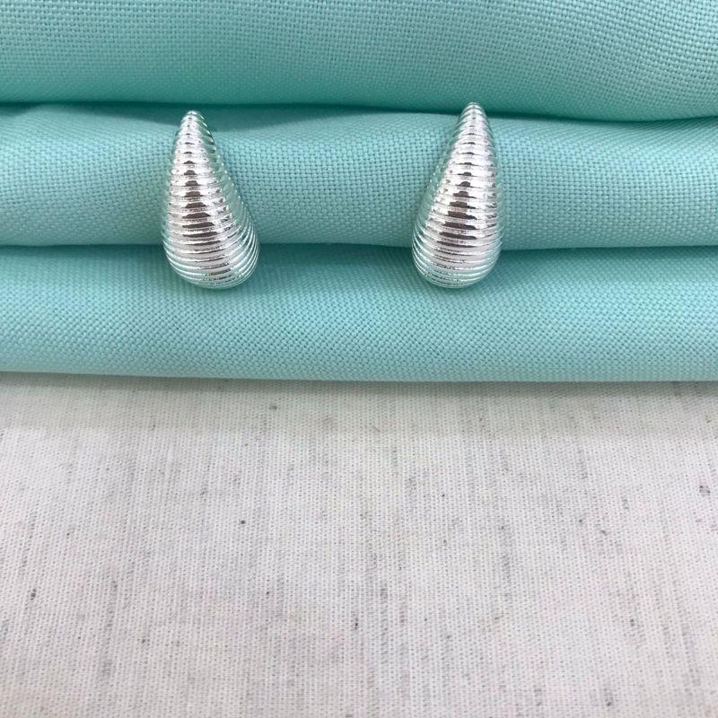 EARCUFF PUFFER TEXTURIZADO BANHADO A PRATA