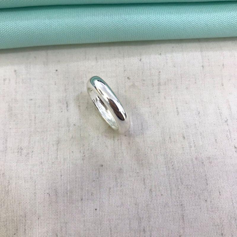 ANEL QUADRADO ORGÂNICO BANHADO A PRATA