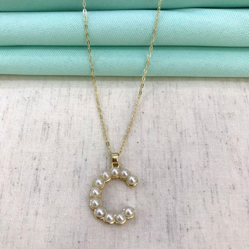 COLAR PÉROLA INICIAL C BANHADO A OURO