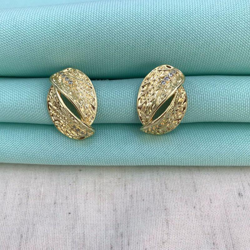 BRINCO FOLHA DE OURO BANHADO A OURO