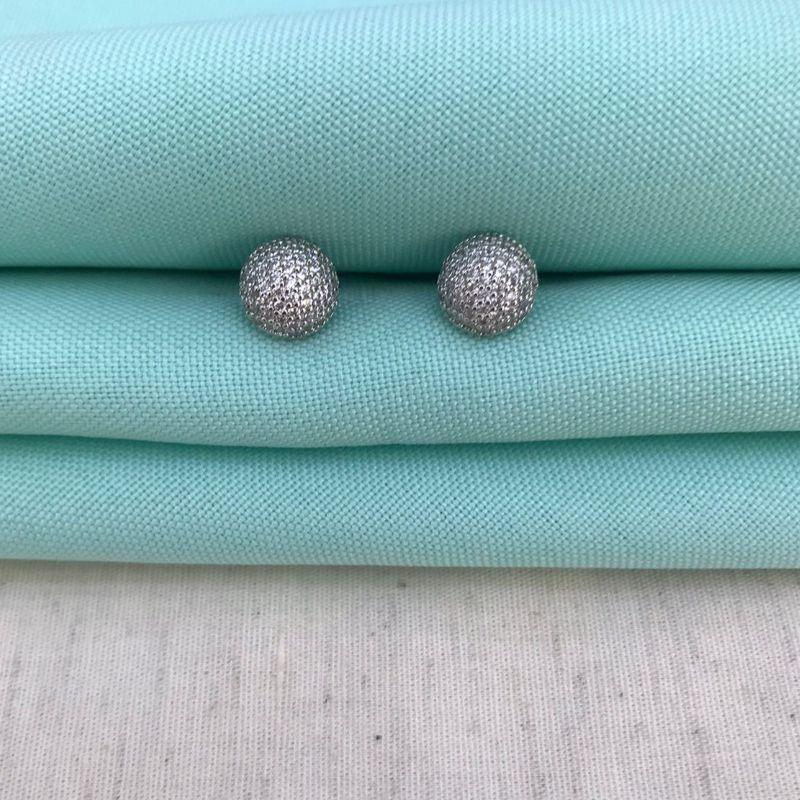 BRINCO MEIA ESFERA ZIRCÔNIA BANHADO A PRATA