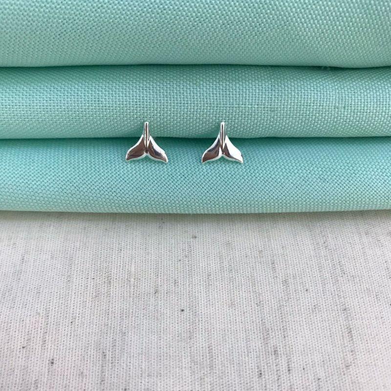 BRINCO RABO DE SEREIA P BANHADO A PRATA