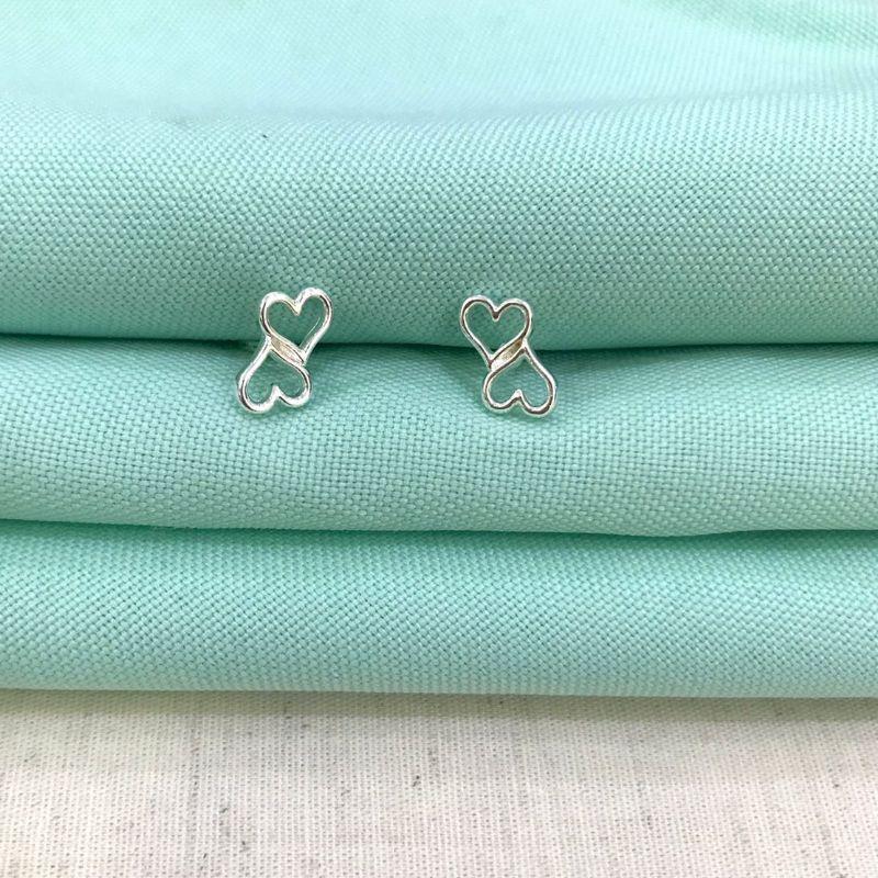 BRINCO CORAÇÕES BANHADO A PRATA