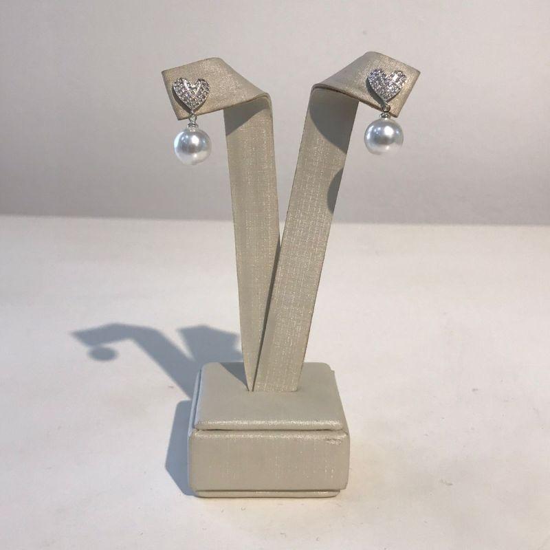 BRINCO CORAÇÃO ZIRCONIA PINGENTE PÉROLA PRATA