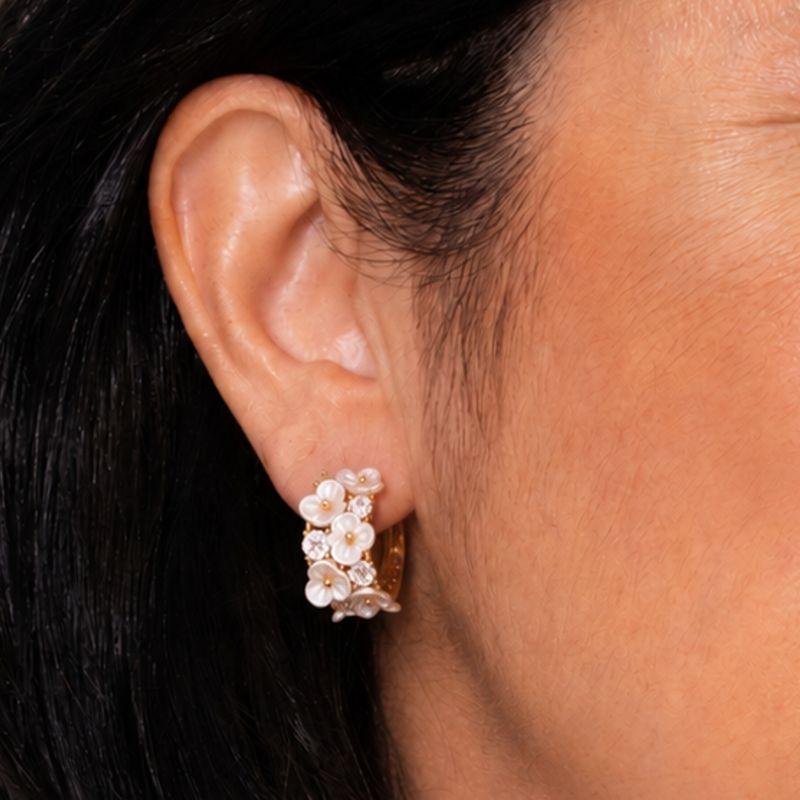 ARGOLA FLORAL COM ZIRCÔNIA BANHADA OURO
