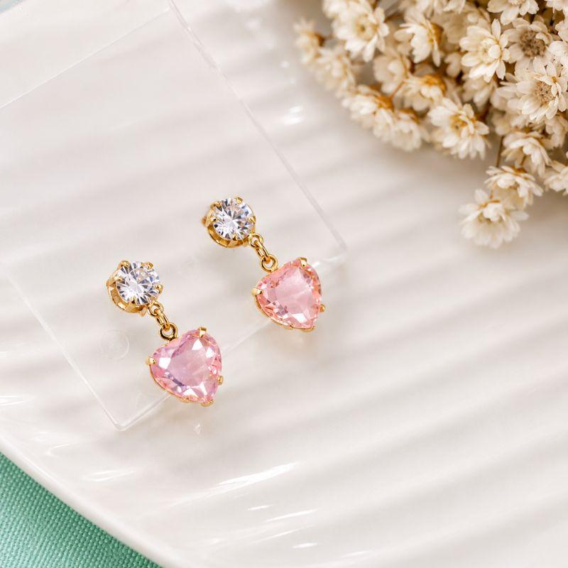 BRINCO PONTO DE LUZ COM PINGENTE CORAÇÃO ROSA BANHADO OURO