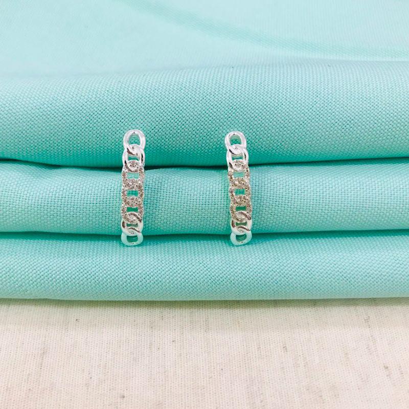EARCUFF ELOS COM ZIRCÔNIAS BANHADA PRATA